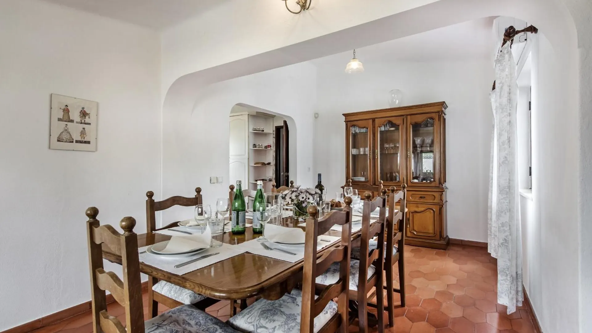 Villa 4 Bed Villa, Pool & Tennis Court In Carvoeiro Carvoeiro