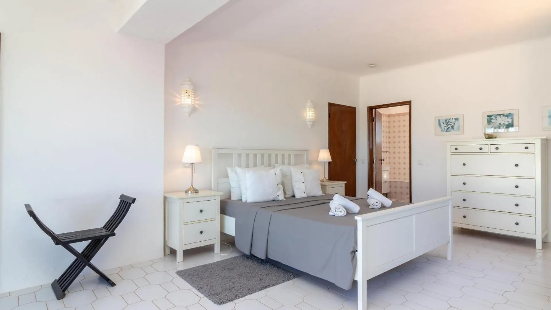 Villa 4 Bed Villa, Pool & Tennis Court In Carvoeiro Carvoeiro