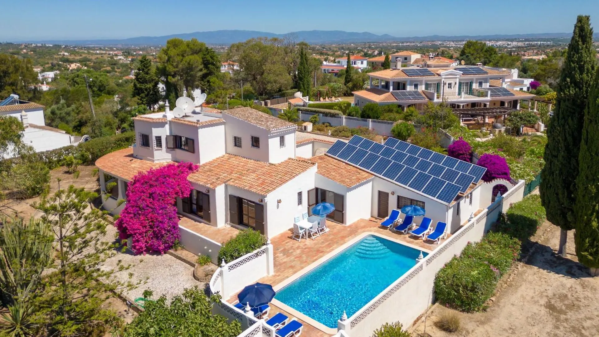 4 Bed Villa, Pool & Tennis Court In Carvoeiro Carvoeiro