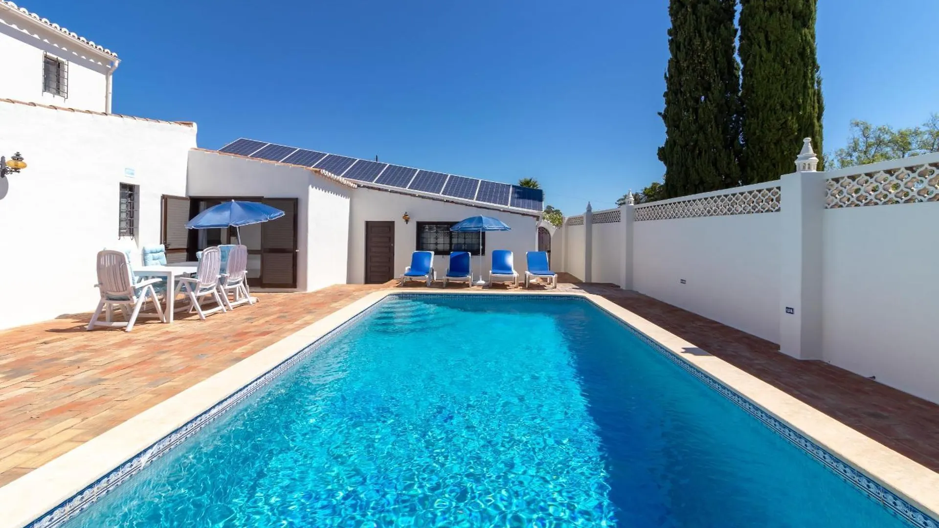 Villa 4 Bed Villa, Pool & Tennis Court In Carvoeiro Carvoeiro