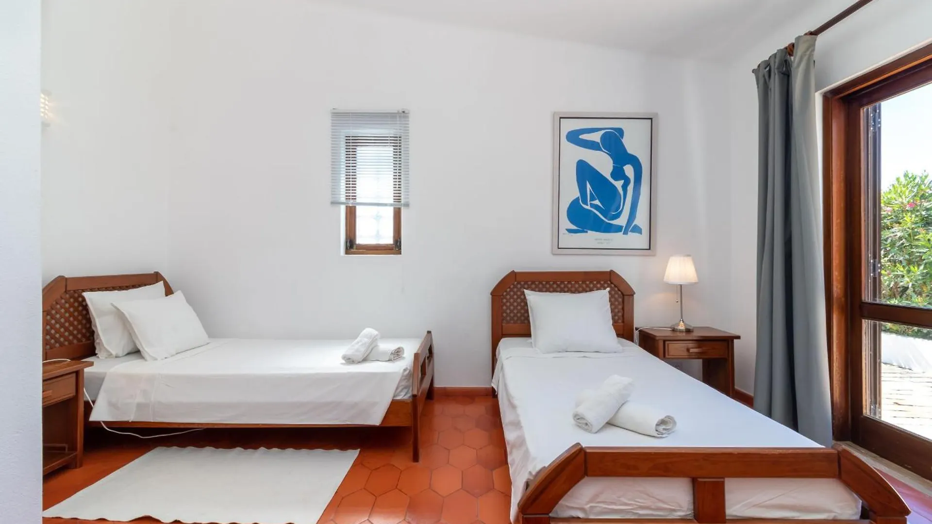 Villa 4 Bed Villa, Pool & Tennis Court In Carvoeiro Carvoeiro  Portugal