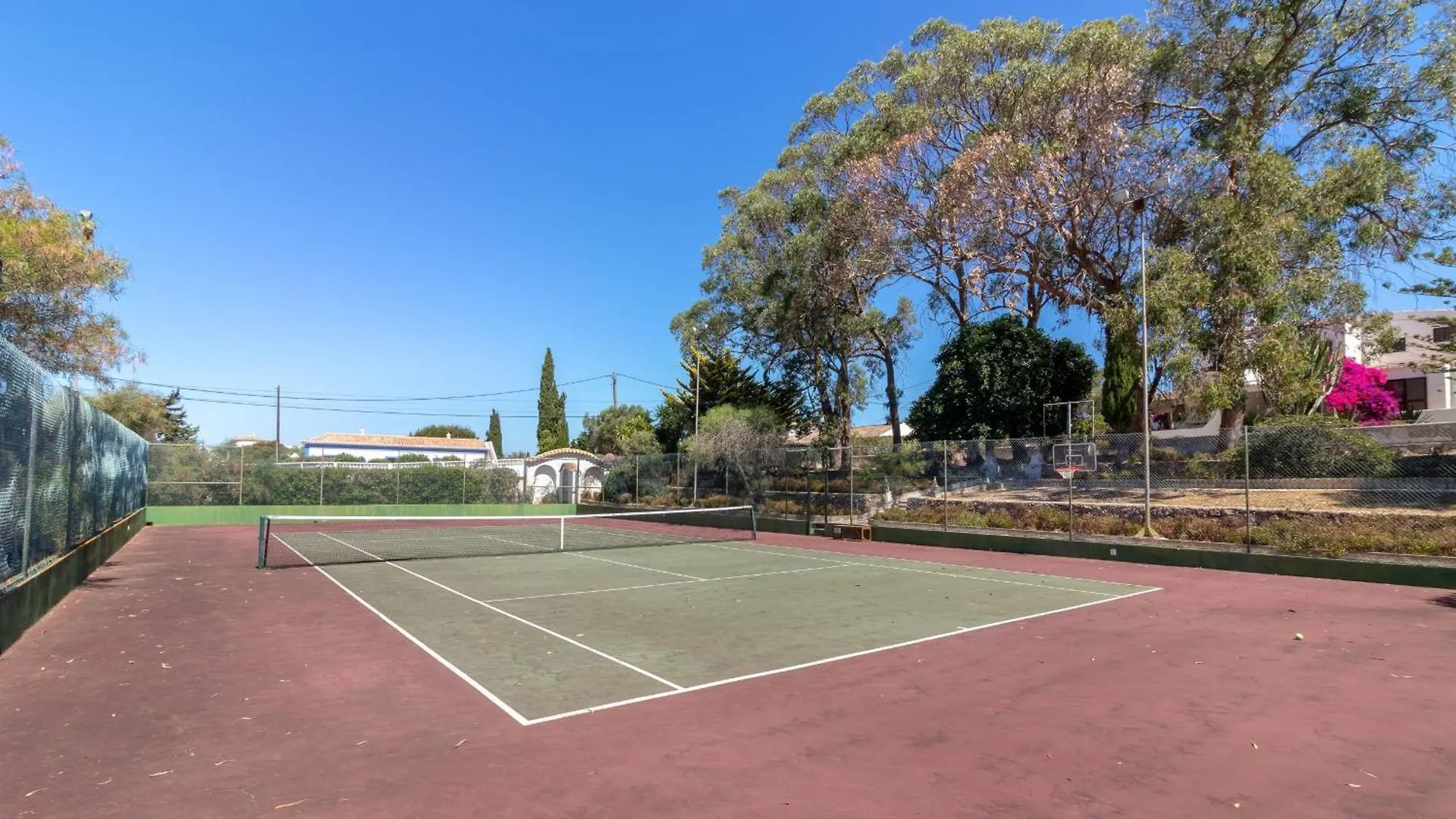 4 Bed Villa, Pool & Tennis Court In Carvoeiro Carvoeiro  0*, Carvoeiro (Lagoa) Portugal