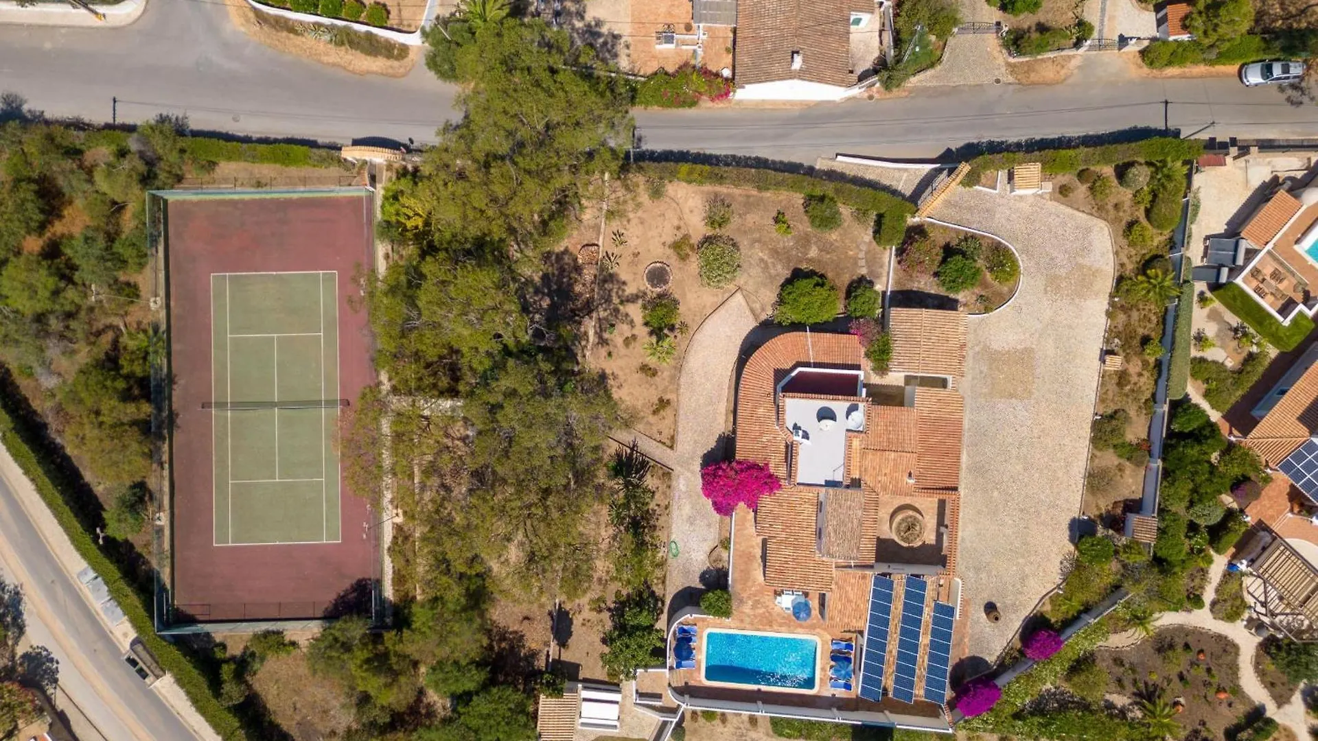 4 Bed Villa, Pool & Tennis Court In Carvoeiro Carvoeiro  0*, Carvoeiro (Lagoa) Portugal